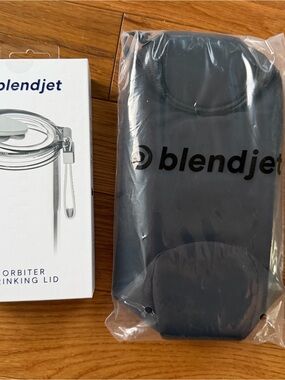 NWT BlendJet Black Neoprene Sleeve with Logo & drinking lid